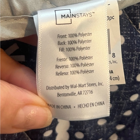 Three piece Blue Snowflake Quilt Set. Full size bed - Picture 4 of 4